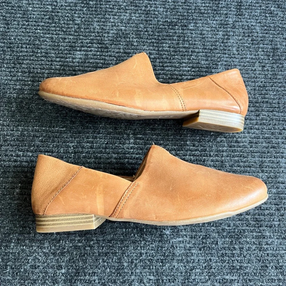 b.o.c. Born Concept Tan Leather Loafer Flats preppy women 8 Brown Slip On casual